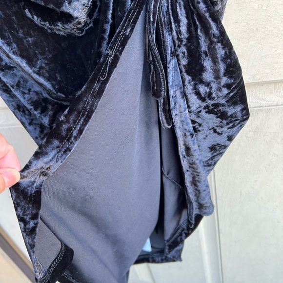 REBDOLLS Velvet Ruched Bodycon Dress - Picture 11 of 15